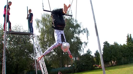 37033_Stage_Trapeze_LD_1.jpg