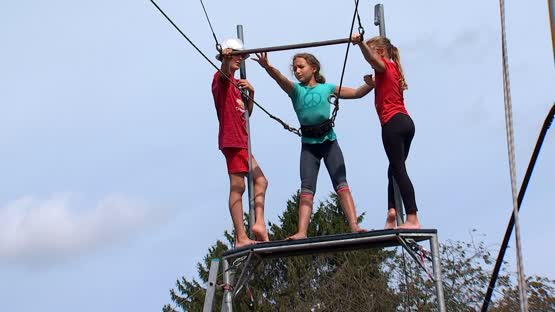 37033_Stage_Trapeze_LD_2.jpg
