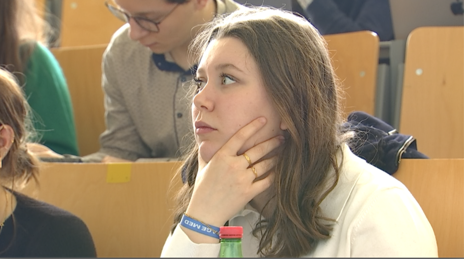 Photo d'une étudiante en médecine à l'UMons