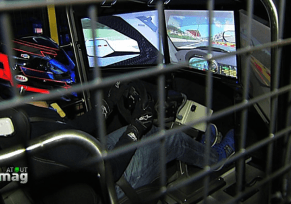 AUTO - Le pilote Montois Lorenzo Donniacuo s'entraîne sur un simulateur !