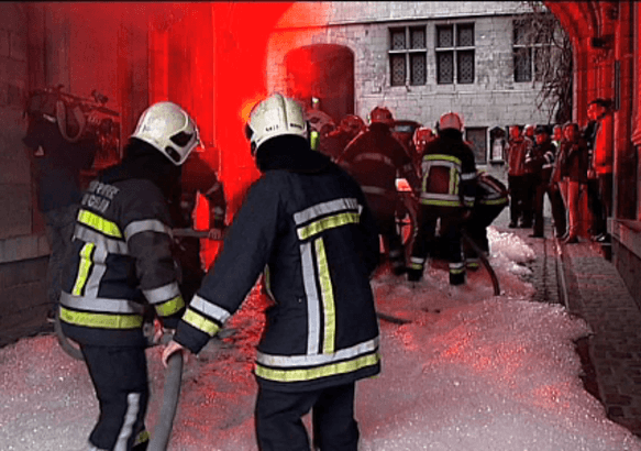 Mons - Les pompiers voient rouge!