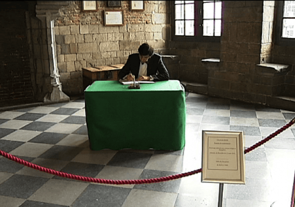Mons - Un registre de condoléances à l'Hôtel de Ville en hommage aux victimes