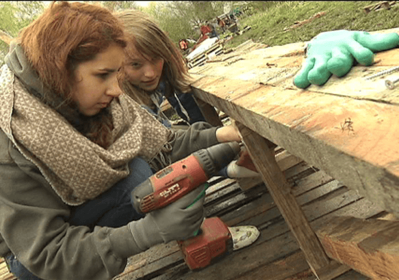 Mons - De futurs architectes en chantier 