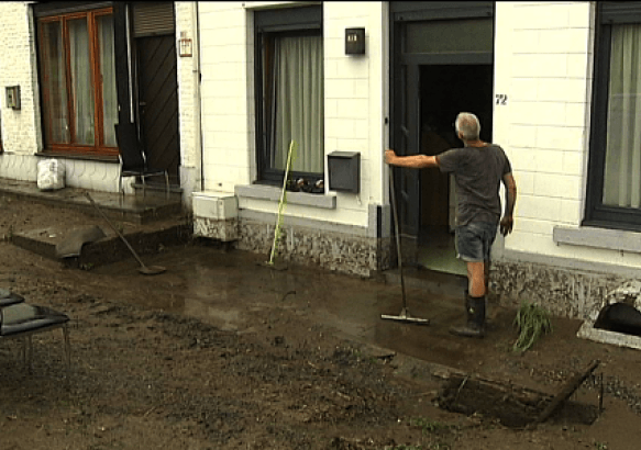 Mons - Hyon: Après l'orage, le nettoyage