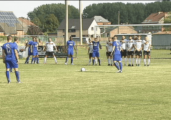 FOOT (D3A) - St-Symphorien perd des plumes à domicile face à Manage (0-0)