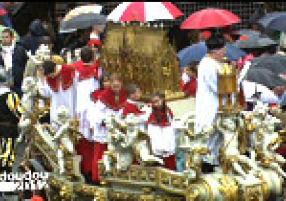 Doudou 2013 - La procession Multi-Séculaire du Car d'Or