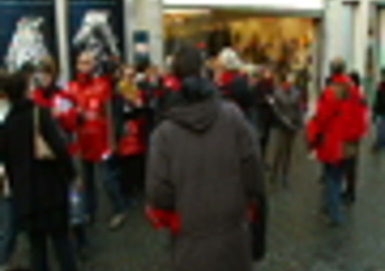 12/10/2009 - Mons : Les travailleurs du SAJ manifestent sur la Grand-Place