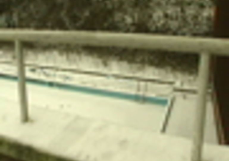 12/01/2010 - Honnelles : Que va devenir la piscine du complexe sportif "La Roquette" ?